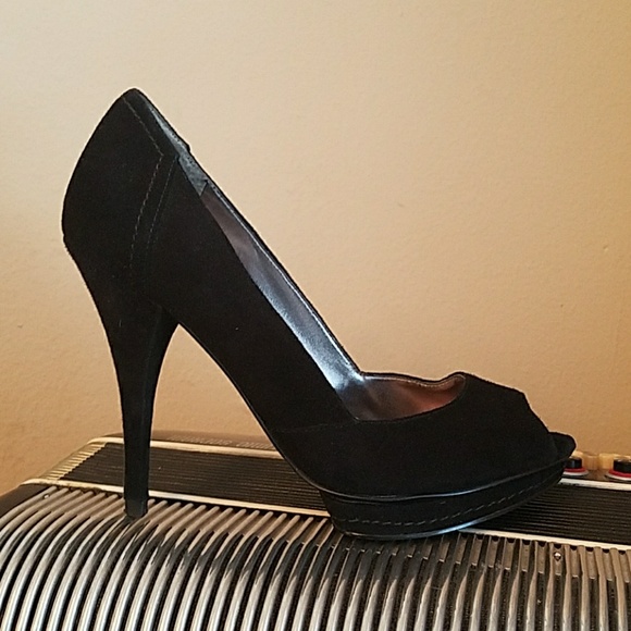Guess Shoes - GORGEOUS GUESS BLACK SUEDE OPEN TOED PUMPS
